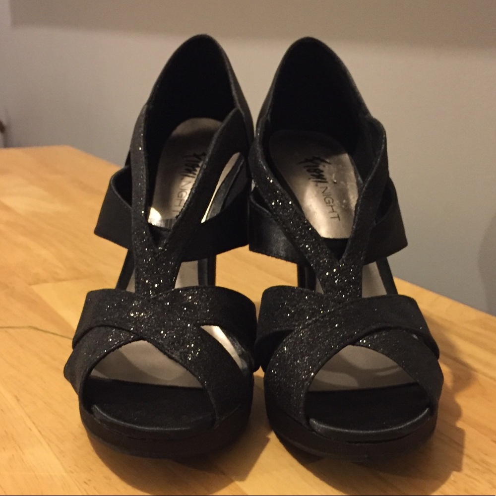 Fioni Night Halo Black Heels - Picture 2 of 6